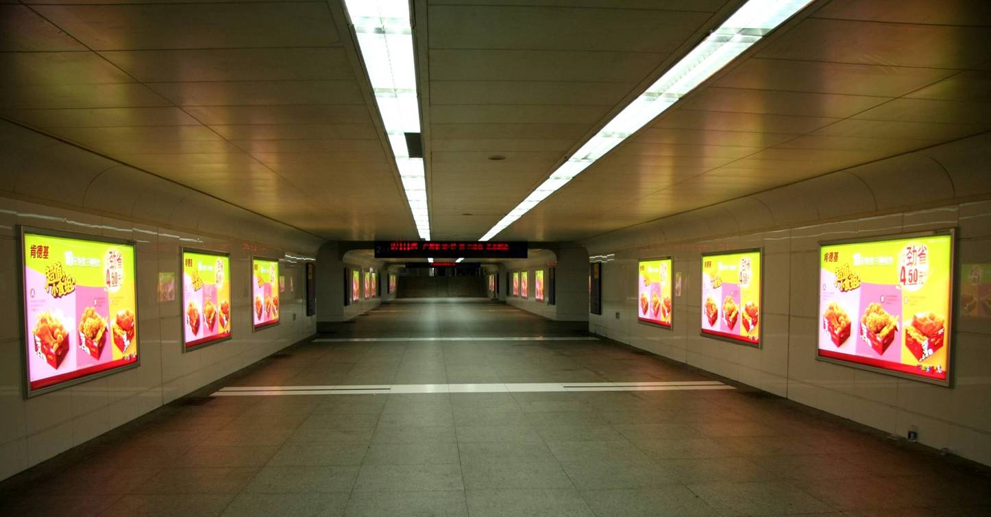 火車站拉布燈箱